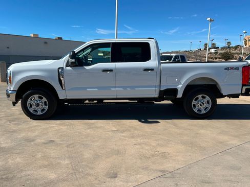 Used 2025 Ford F250 XLT image 2