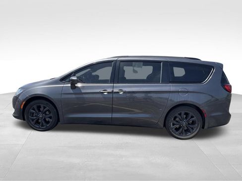 Used 2020 Chrysler Pacifica Touring w/ S Appearance Package FWD image 8
