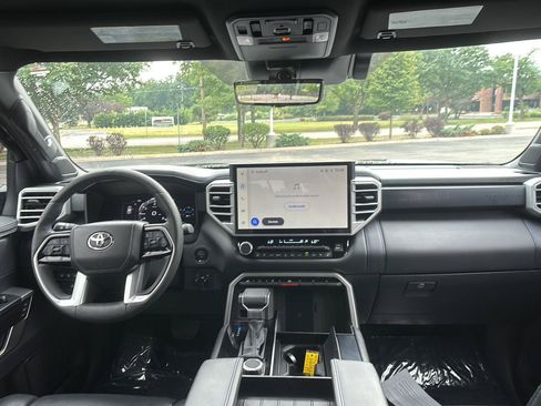 Used 2025 Toyota Sequoia Platinum AWD/4WD image 20