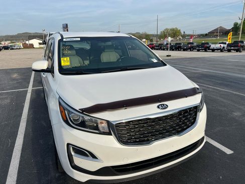 Used 2019 Kia Sedona EX image 2
