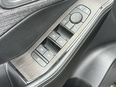 Used 2023 Nissan Rogue SV AWD/4WD image 9