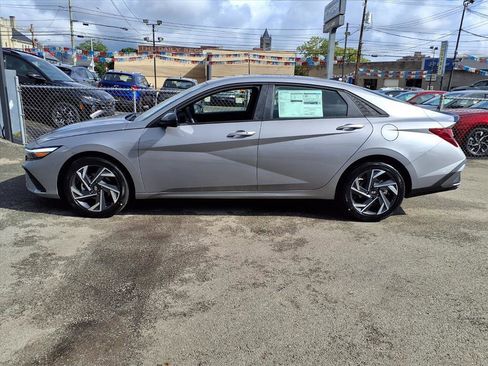 New 2025 Hyundai Elantra Sport FWD image 2