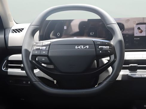 Certified 2025 Kia K4 EX FWD image 19