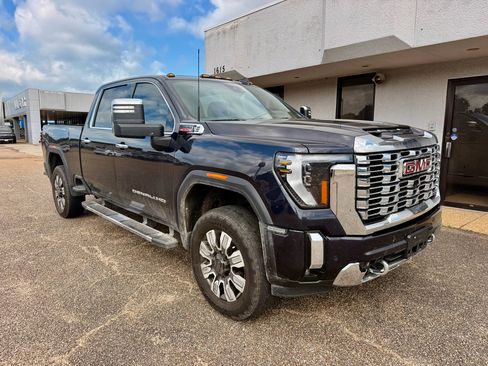 Used 2025 GMC Sierra 2500 Denali w/ Denali Reserve Package AWD/4WD image 2
