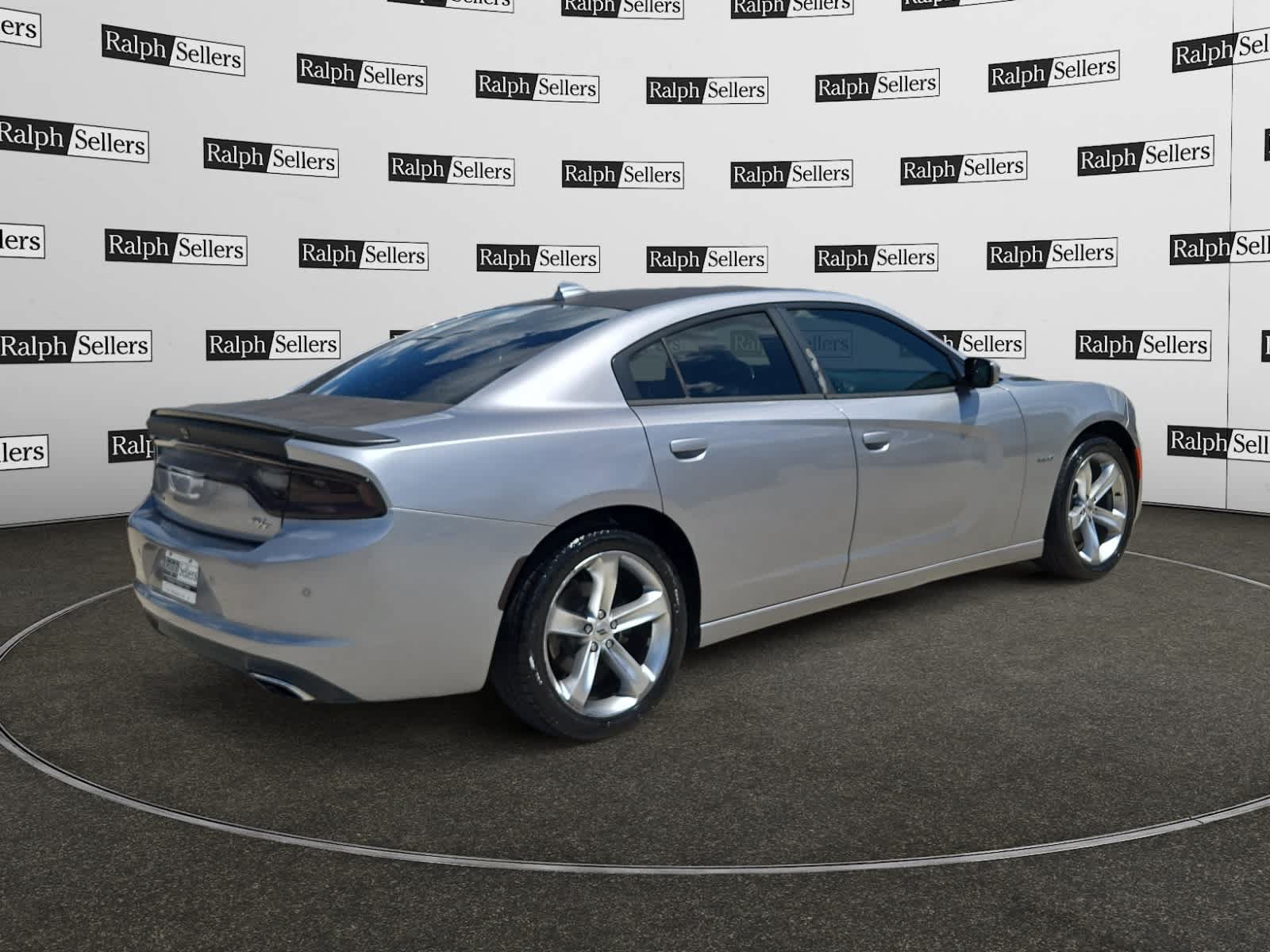 Used 2018 Dodge Charger R/T RWD image 6