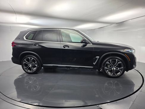 Certified 2025 BMW X5 sDrive40i w/ Premium Package RWD image 3