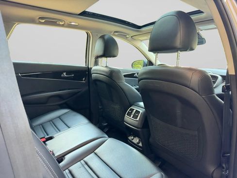 Used 2020 Kia Sorento EX FWD image 30