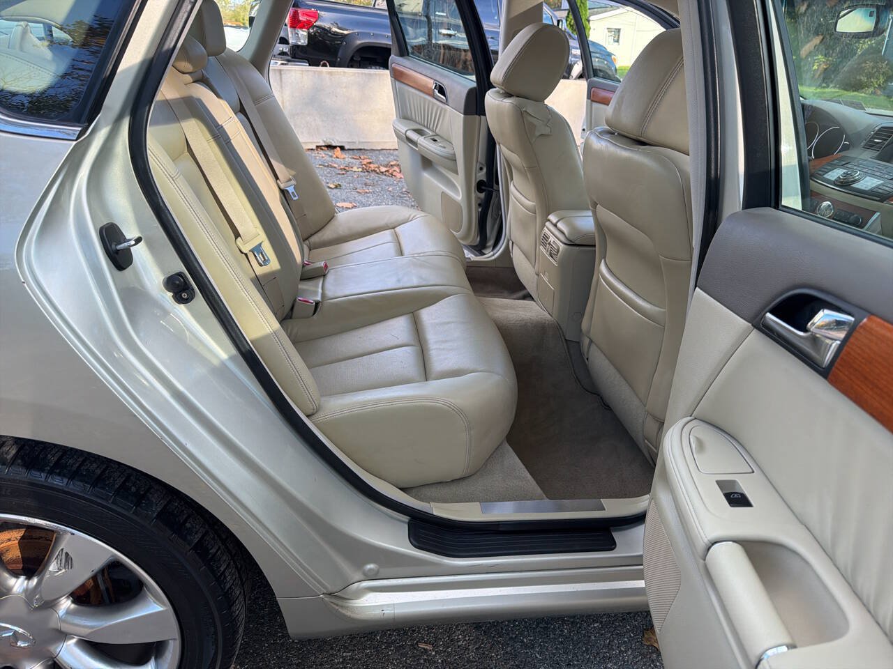 Used 2007 INFINITI M35 w/ Technology Pkg RWD image 25