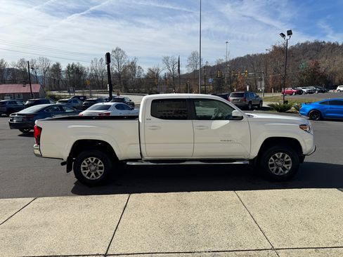 Used 2018 Toyota Tacoma SR5 image 6