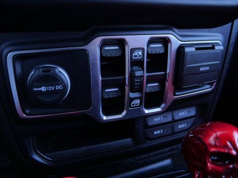 Used 2022 Jeep Gladiator Sport AWD/4WD image 19