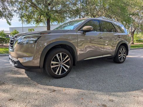 Used 2025 Nissan Pathfinder Platinum w/ Cargo Package image 3