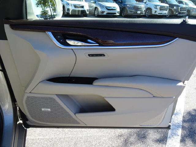 Used 2014 Cadillac XTS Luxury w/ Driver Awareness Package FWD image 19