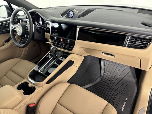 Certified 2025 Porsche Macan S image 30