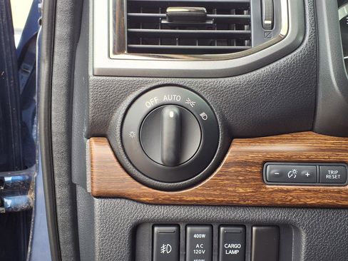 Used 2017 Nissan Titan Platinum Reserve RWD image 5