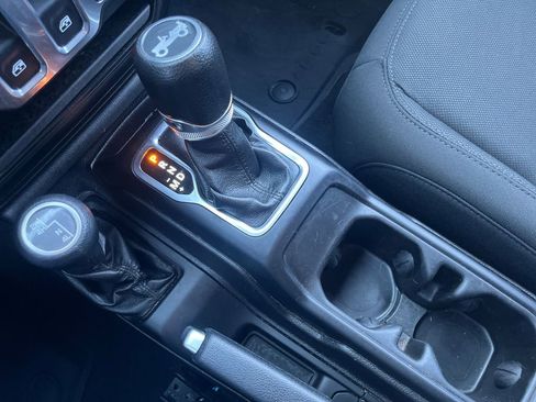 Used 2018 Jeep Wrangler Sport S image 25