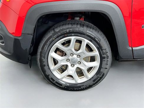 Used 2017 Jeep Renegade Latitude image 25