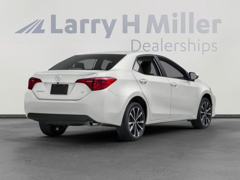 Used 2019 Toyota Corolla SE w/ SE Premium Package image 2