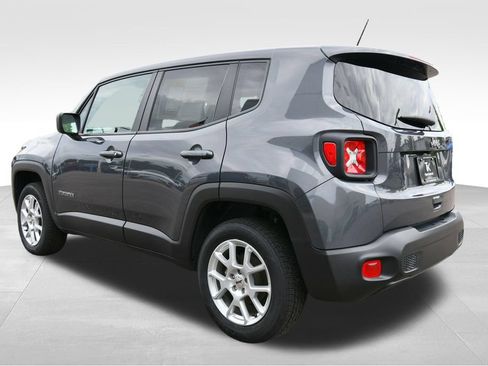 Used 2023 Jeep Renegade Latitude AWD/4WD image 5