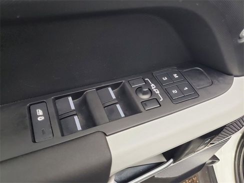 Used 2024 Land Rover Defender 110 S image 10