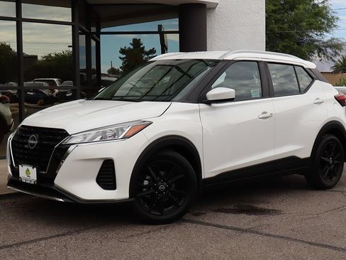 Used 2023 Nissan Kicks SV FWD image 2