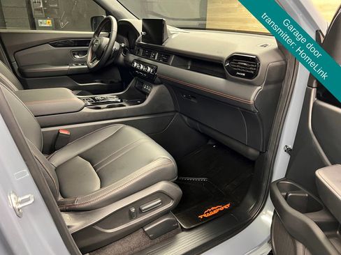 Used 2025 Honda Pilot TrailSport image 7