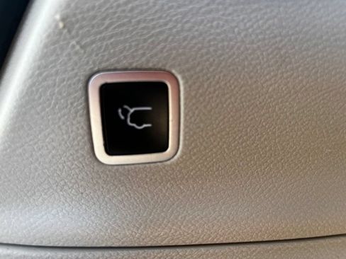 Used 2021 Chrysler Pacifica Touring-L FWD image 29
