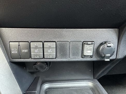 Used 2016 Toyota RAV4 Limited AWD/4WD image 24