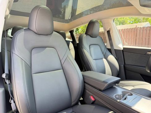 Used 2023 Tesla Model Y Long Range AWD/4WD image 30