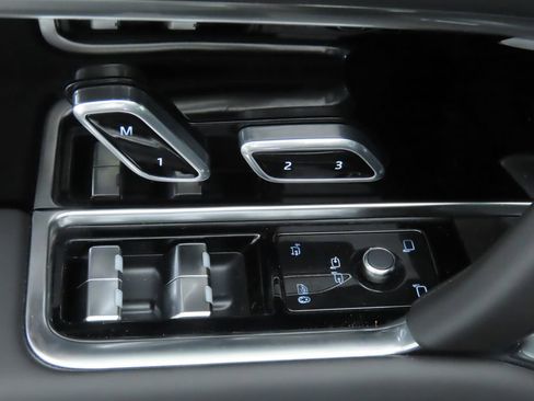 New 2026 Land Rover Range Rover Long Wheelbase SE image 24