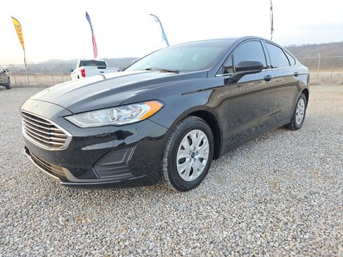 Used 2019 Ford Fusion S image 3