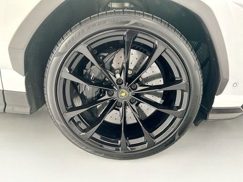 Used 2020 Lamborghini Urus AWD/4WD image 31