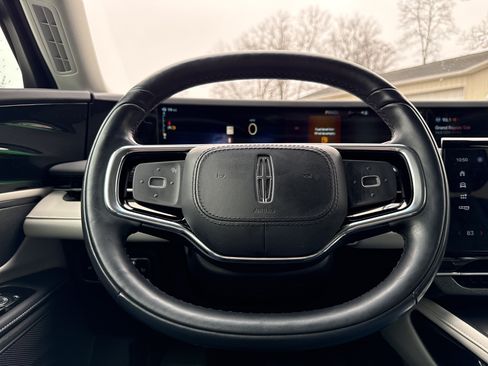 Used 2024 Lincoln Nautilus Premier AWD/4WD image 27