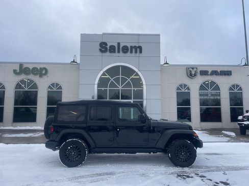 Used 2021 Jeep Wrangler Unlimited Sport image 1