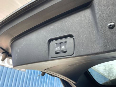 Used 2025 Nissan Rogue SV image 23