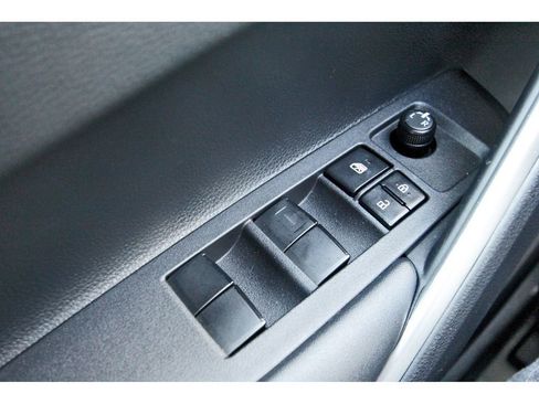 Used 2024 Toyota Corolla Cross XLE image 21