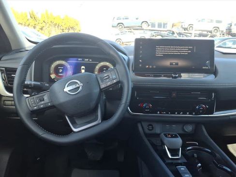 Certified 2026 Nissan Rogue SL image 17