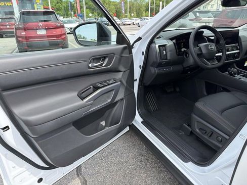 New 2026 Nissan Pathfinder SL w/ SL Premium Package AWD/4WD image 13
