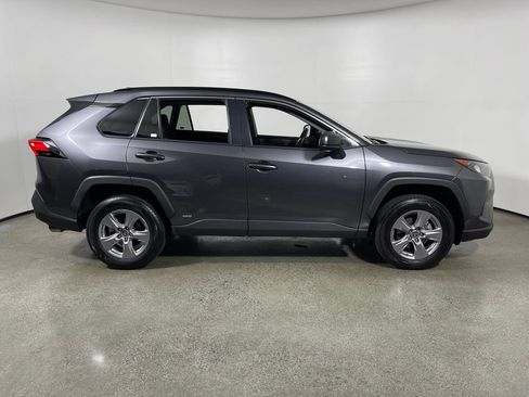 Certified 2022 Toyota RAV4 LE AWD/4WD image 2