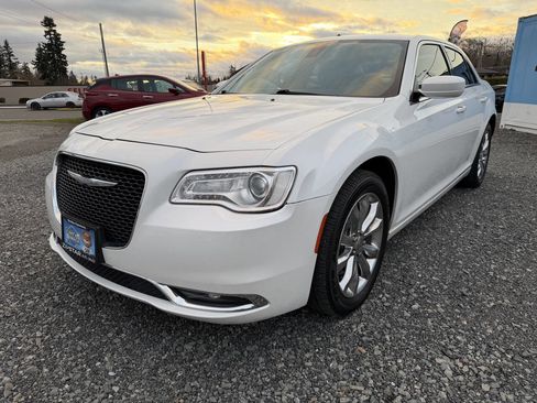 Used 2015 Chrysler 300 Limited w/ Driver Convenience Group image 7