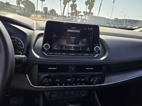 Used 2025 Nissan Rogue SV FWD image 18