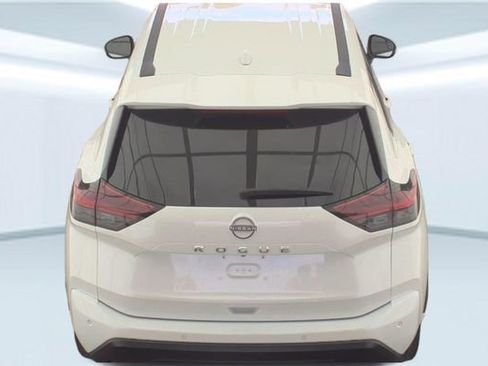 Used 2025 Nissan Rogue SV AWD/4WD image 7
