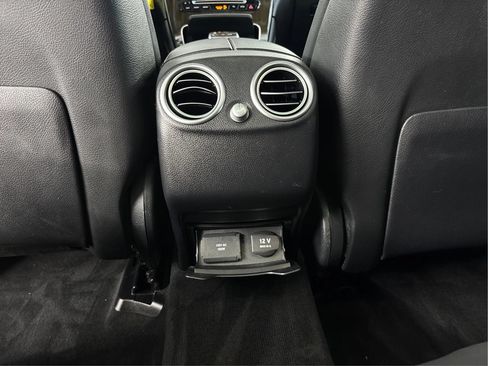 Used 2018 Mercedes-Benz GLC 300 4MATIC image 27