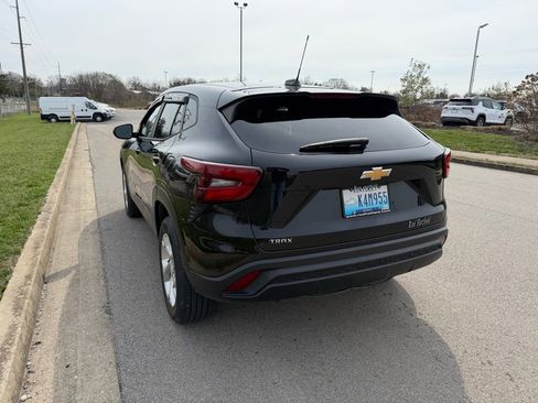 Used 2024 Chevrolet Trax LS w/ LS Convenience Package image 4