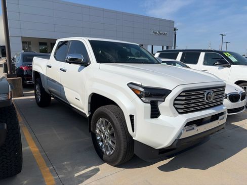 Used 2025 Toyota Tacoma Limited AWD/4WD image 3