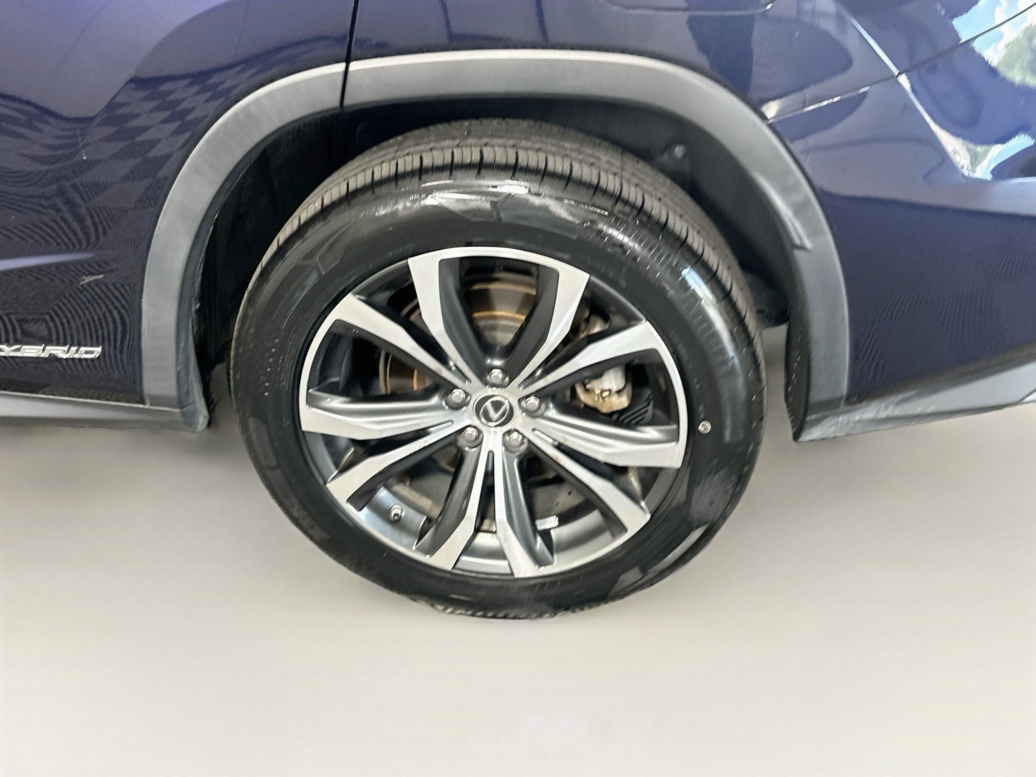 Used 2018 Lexus RX 450h AWD w/ Premium Package image 11
