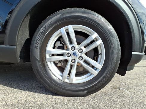 Certified 2022 Ford Explorer XLT w/ Equipment Group 202A image 10