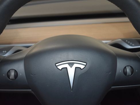 Used 2023 Tesla Model Y Long Range AWD/4WD image 13