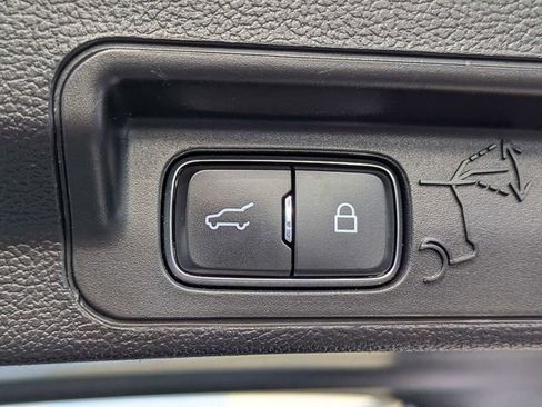 Used 2020 Ford Explorer XLT w/ Equipment Group 202A RWD image 13