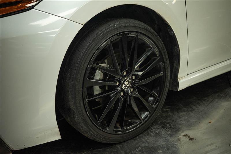 Used 2021 Toyota Camry XSE FWD image 3
