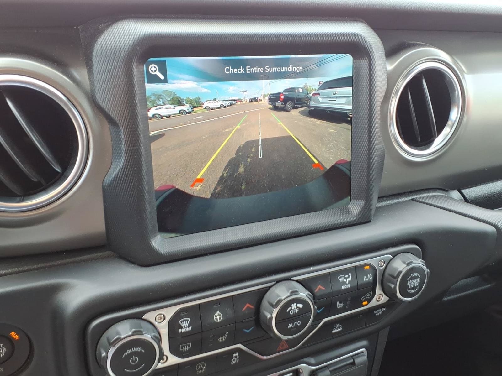 Used 2022 Jeep Gladiator Rubicon w/ LED Lighting Group AWD/4WD image 19